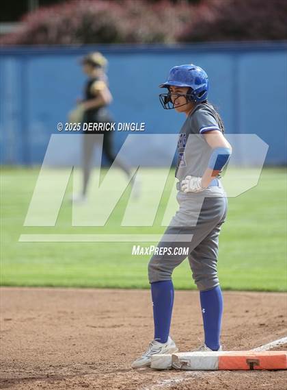 Thumbnail 2 in St. Anthony's vs Kellenberg Memorial (NSCHSAA Final) photogallery.