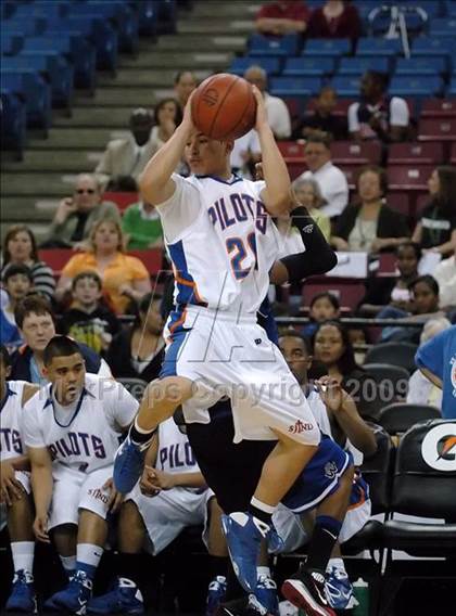 Thumbnail 2 in Windward vs. St. Joseph Notre Dame (CIF State D5 Final) photogallery.