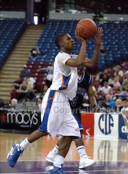 Thumbnail 2 in Windward vs. St. Joseph Notre Dame (CIF State D5 Final) photogallery.