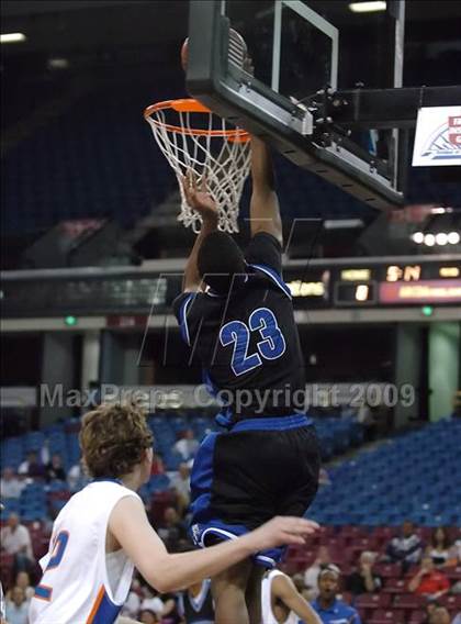 Thumbnail 2 in Windward vs. St. Joseph Notre Dame (CIF State D5 Final) photogallery.