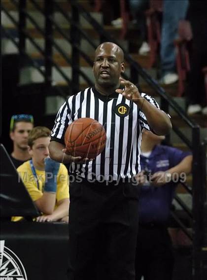 Thumbnail 2 in Windward vs. St. Joseph Notre Dame (CIF State D5 Final) photogallery.