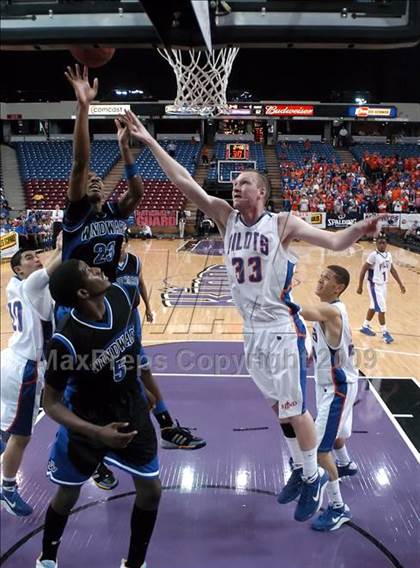 Thumbnail 3 in Windward vs. St. Joseph Notre Dame (CIF State D5 Final) photogallery.