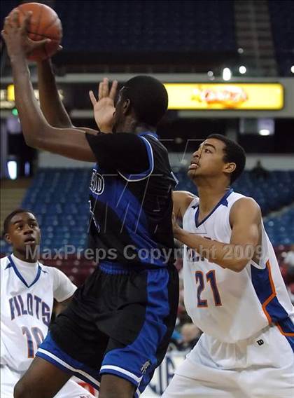 Thumbnail 3 in Windward vs. St. Joseph Notre Dame (CIF State D5 Final) photogallery.