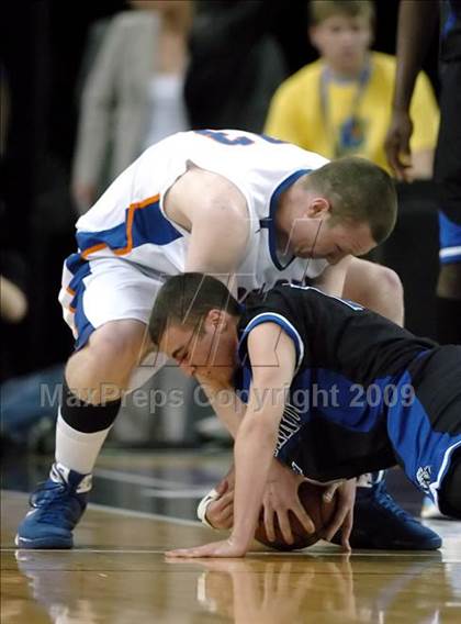 Thumbnail 3 in Windward vs. St. Joseph Notre Dame (CIF State D5 Final) photogallery.