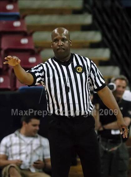 Thumbnail 2 in Windward vs. St. Joseph Notre Dame (CIF State D5 Final) photogallery.