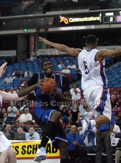 Thumbnail 1 in Windward vs. St. Joseph Notre Dame (CIF State D5 Final) photogallery.