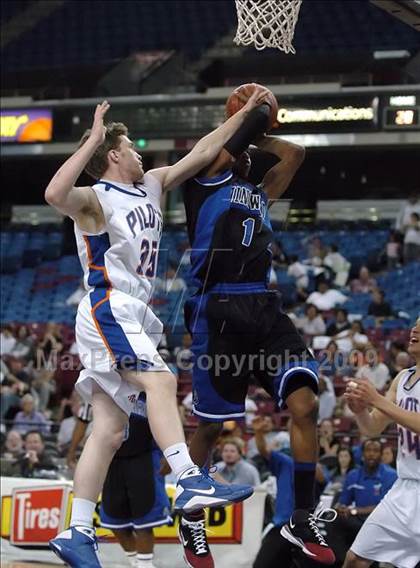 Thumbnail 3 in Windward vs. St. Joseph Notre Dame (CIF State D5 Final) photogallery.