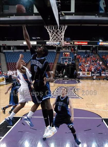Thumbnail 2 in Windward vs. St. Joseph Notre Dame (CIF State D5 Final) photogallery.