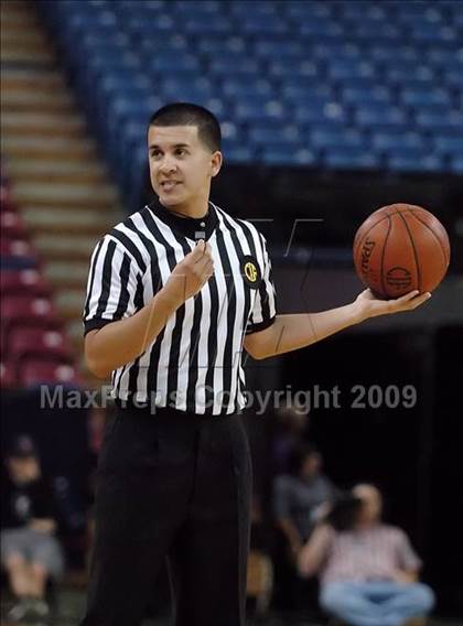 Thumbnail 3 in Windward vs. St. Joseph Notre Dame (CIF State D5 Final) photogallery.