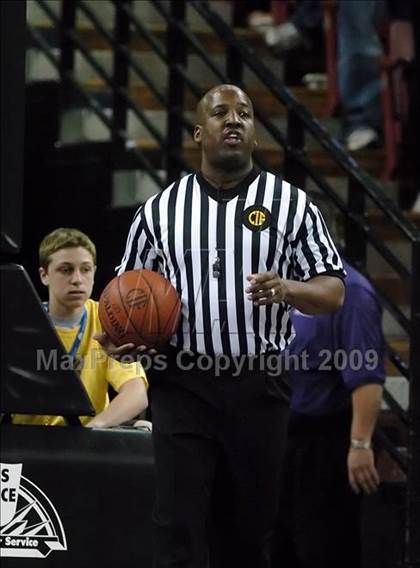 Thumbnail 1 in Windward vs. St. Joseph Notre Dame (CIF State D5 Final) photogallery.