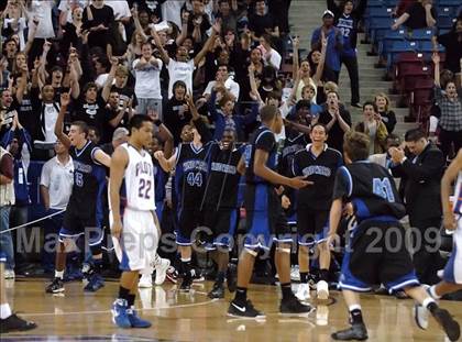 Thumbnail 2 in Windward vs. St. Joseph Notre Dame (CIF State D5 Final) photogallery.