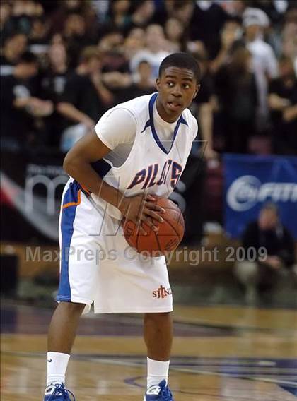 Thumbnail 2 in Windward vs. St. Joseph Notre Dame (CIF State D5 Final) photogallery.
