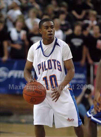 Thumbnail 1 in Windward vs. St. Joseph Notre Dame (CIF State D5 Final) photogallery.