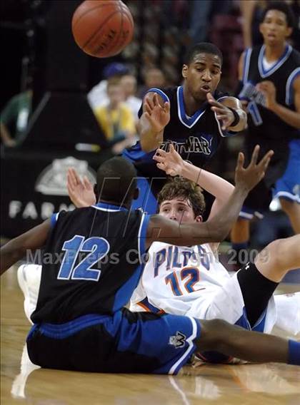 Thumbnail 3 in Windward vs. St. Joseph Notre Dame (CIF State D5 Final) photogallery.