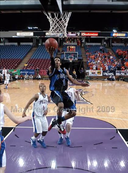 Thumbnail 2 in Windward vs. St. Joseph Notre Dame (CIF State D5 Final) photogallery.