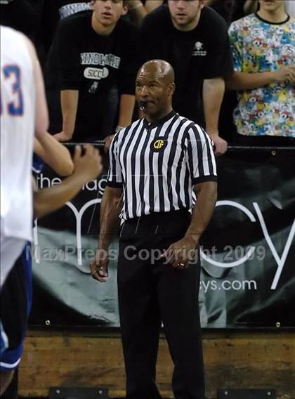 Thumbnail 3 in Windward vs. St. Joseph Notre Dame (CIF State D5 Final) photogallery.