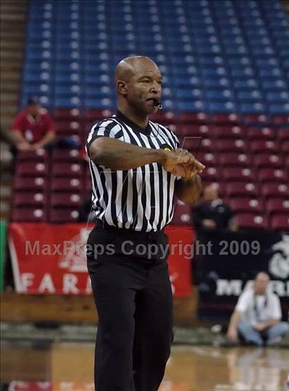 Thumbnail 2 in Windward vs. St. Joseph Notre Dame (CIF State D5 Final) photogallery.