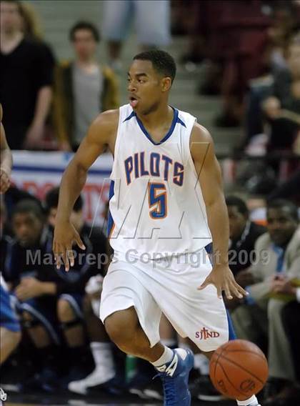Thumbnail 3 in Windward vs. St. Joseph Notre Dame (CIF State D5 Final) photogallery.