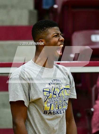 Thumbnail 2 in Vandegrift vs. Klein Collins (UIL 6A Area Playoff) photogallery.