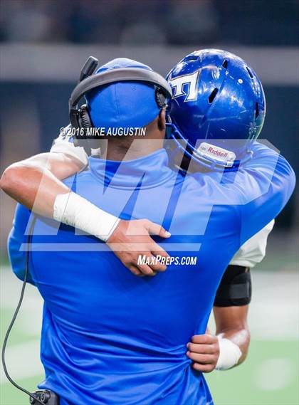 Thumbnail 2 in The Colony vs. Frisco (UIL 5A D2 Bi-District Playoff) photogallery.