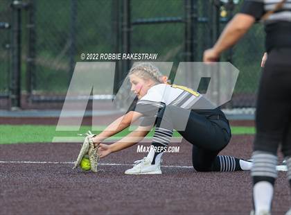 Thumbnail 1 in Joshua vs. Crandall (UIL 5A Region II Bi-District Playoff) photogallery.