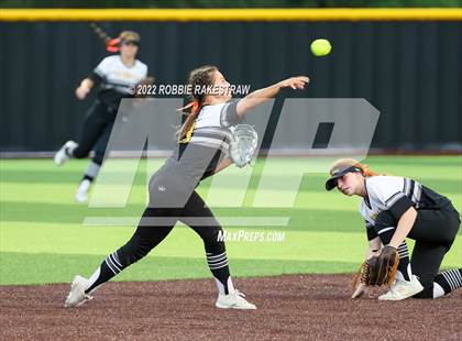 Thumbnail 1 in Joshua vs. Crandall (UIL 5A Region II Bi-District Playoff) photogallery.
