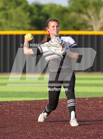 Thumbnail 3 in Joshua vs. Crandall (UIL 5A Region II Bi-District Playoff) photogallery.