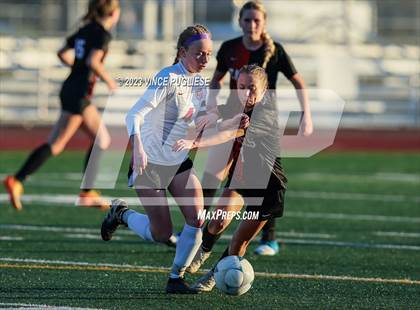Thumbnail 3 in West Valley vs. East Valley (WIAA 2A Playoffs) photogallery.