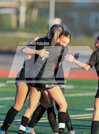 Thumbnail 1 in West Valley vs. East Valley (WIAA 2A Playoffs) photogallery.