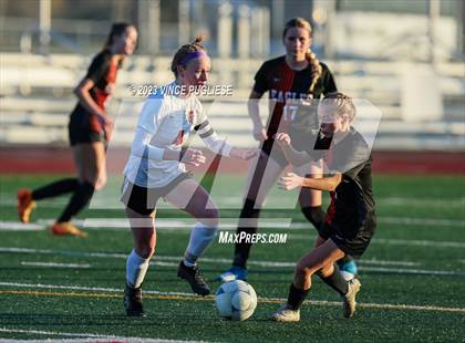 Thumbnail 1 in West Valley vs. East Valley (WIAA 2A Playoffs) photogallery.