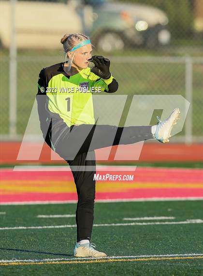 Thumbnail 3 in West Valley vs. East Valley (WIAA 2A Playoffs) photogallery.