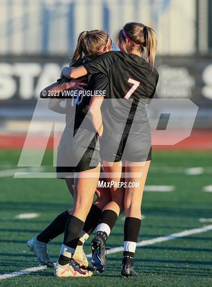 Thumbnail 3 in West Valley vs. East Valley (WIAA 2A Playoffs) photogallery.