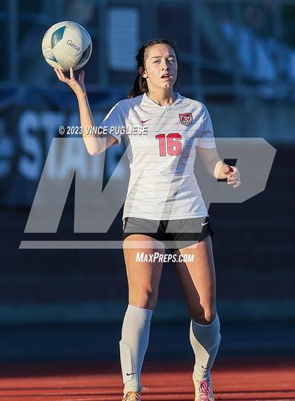 Thumbnail 1 in West Valley vs. East Valley (WIAA 2A Playoffs) photogallery.