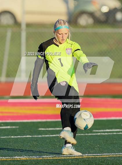 Thumbnail 1 in West Valley vs. East Valley (WIAA 2A Playoffs) photogallery.