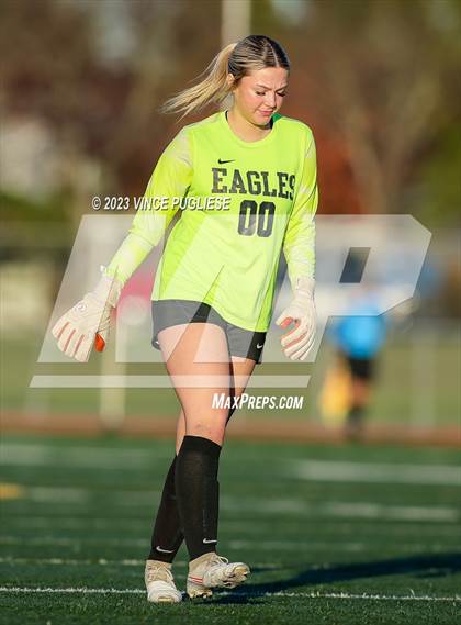 Thumbnail 3 in West Valley vs. East Valley (WIAA 2A Playoffs) photogallery.