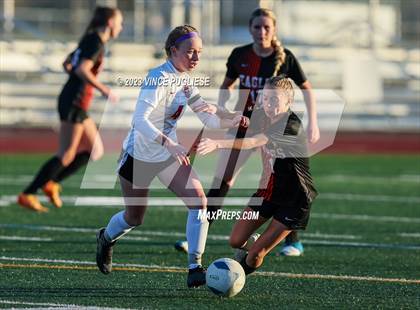 Thumbnail 2 in West Valley vs. East Valley (WIAA 2A Playoffs) photogallery.