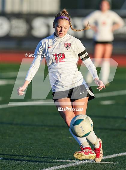 Thumbnail 1 in West Valley vs. East Valley (WIAA 2A Playoffs) photogallery.