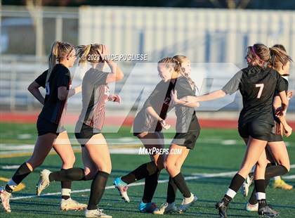 Thumbnail 1 in West Valley vs. East Valley (WIAA 2A Playoffs) photogallery.