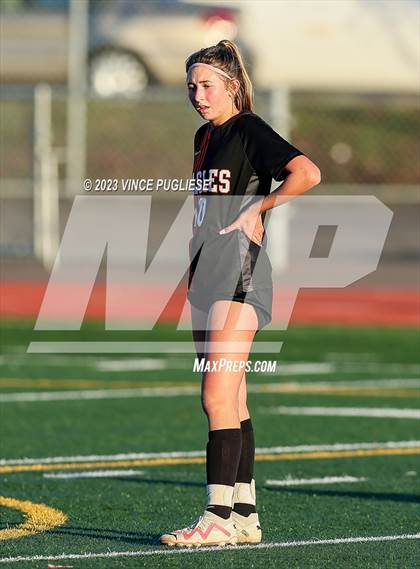 Thumbnail 1 in West Valley vs. East Valley (WIAA 2A Playoffs) photogallery.