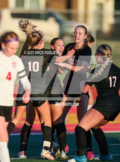 Thumbnail 1 in West Valley vs. East Valley (WIAA 2A Playoffs) photogallery.