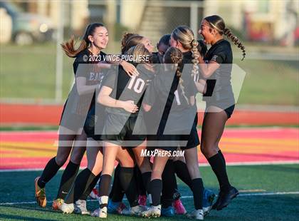 Thumbnail 1 in West Valley vs. East Valley (WIAA 2A Playoffs) photogallery.
