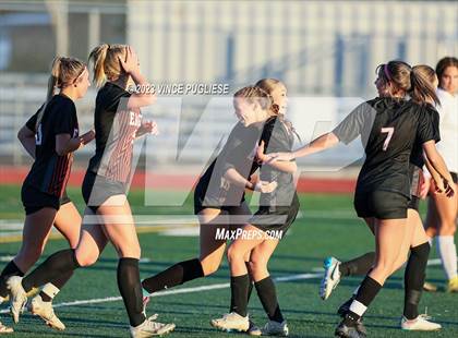 Thumbnail 3 in West Valley vs. East Valley (WIAA 2A Playoffs) photogallery.
