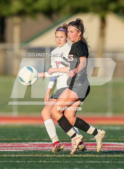 Thumbnail 1 in West Valley vs. East Valley (WIAA 2A Playoffs) photogallery.
