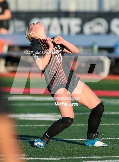 Thumbnail 2 in West Valley vs. East Valley (WIAA 2A Playoffs) photogallery.