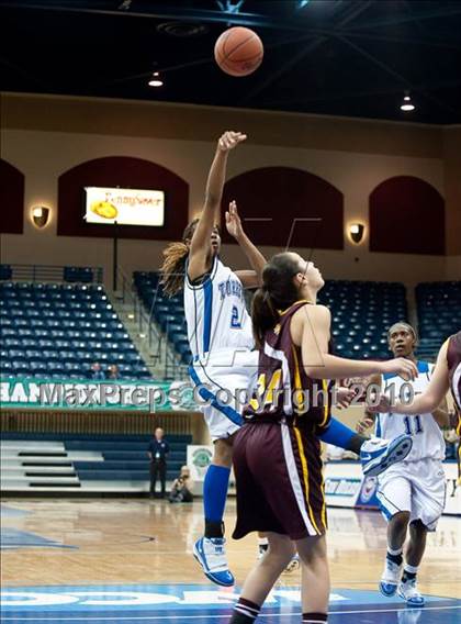 Thumbnail 1 in Bishop's vs La Jolla Country Day (CIF SDS D4 Final) photogallery.