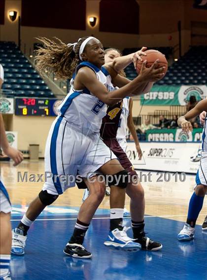 Thumbnail 2 in Bishop's vs La Jolla Country Day (CIF SDS D4 Final) photogallery.