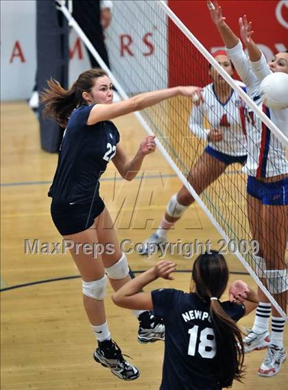 Thumbnail 3 in Los Alamitos vs. Newport Harbor (CIF SS D1 AA Final) photogallery.