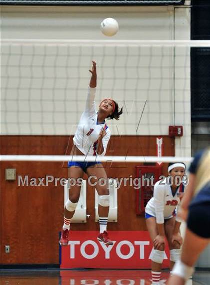 Thumbnail 3 in Los Alamitos vs. Newport Harbor (CIF SS D1 AA Final) photogallery.