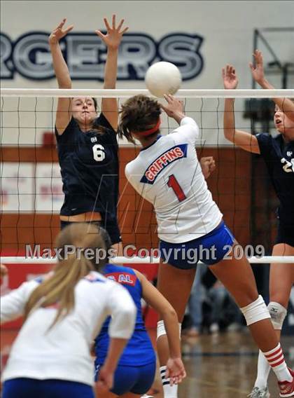 Thumbnail 2 in Los Alamitos vs. Newport Harbor (CIF SS D1 AA Final) photogallery.