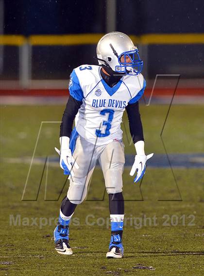 Thumbnail 2 in Staples vs. West Haven (CIAC Class LL Quarterfinal) photogallery.